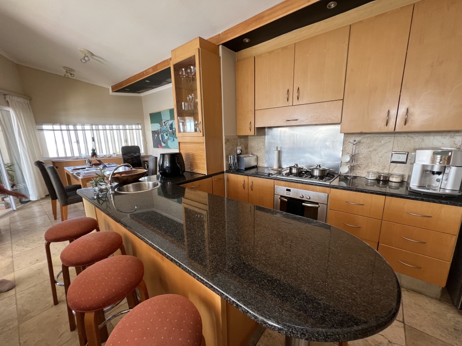 6 Bedroom Property for Sale in Bonza Bay Eastern Cape